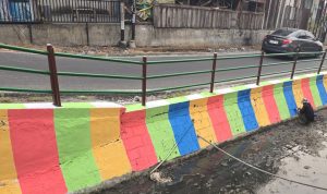 Dinding-parit-Jalan-Pembangunan-dicat-agar-terlihat-lebih-indah-(Dok.-Riau-Aktual)