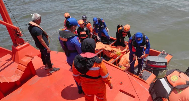 Dua-Korban-Kecelakaan-Kapal-Pekerja-Migran-di-Dumai-Ditemukan-Meninggal-Dunia-(Dok.-Riau-Aktual)
