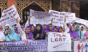 Ilustrasi-Ibu-ibu-yang-menolak-keberadaan-LBGTQ-di-Depok-(Dok.-Republika)