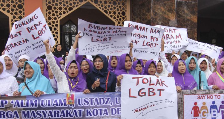 Ilustrasi-Ibu-ibu-yang-menolak-keberadaan-LBGTQ-di-Depok-(Dok.-Republika)