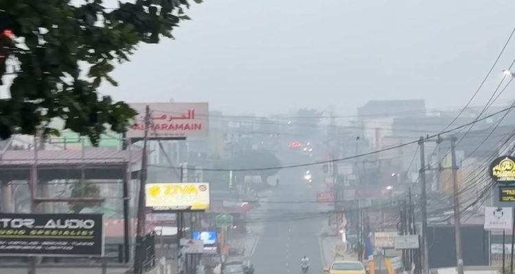 Kabut-asap-menyelimuti-Kota-Pekanbaru.-(Dok.-Riau-Aktual)