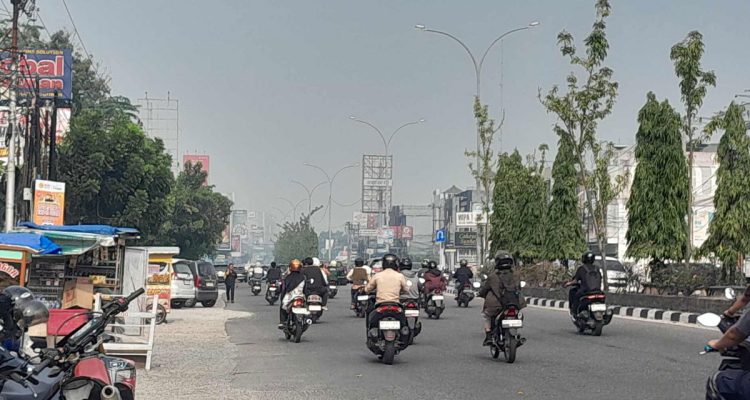 Kabut-asap-selimuti-udara-Kota-Pekanbaru-(Dok.-Riau-Aktual)