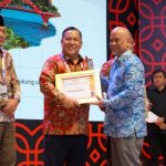 Pelaksana-Tugas-(Plt)-Gubernur-Riau,-SF-Hariyanto-(tengah).-(Dok.-Riau-Media-Center)