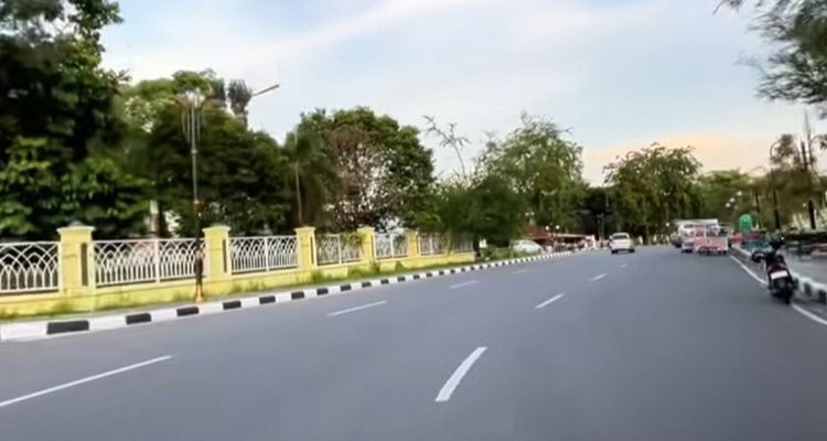 Penanaman-kabel-Bawah-Tanah-di-Jalan-Sultan-Syarif-Qasim-Pekanbaru-(Dok.-Cakaplah)