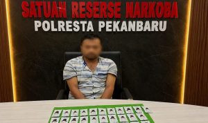 RN-(29)-ditangkap-dengan-barang-bukti-31-catridge-vape-yang-diduga-mengandung-etomidate,-40-butir-ekstasi,-dan-satu-paket-sabu.-(Dok.-Riau-Aktual)