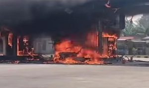 SPBU-di-Pelalawan-Terbakar,-Api-Diduga-Berasal-dari-Minibus-Isi-Pertalite-(Dok.-Riau-Aktual)