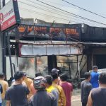 Tiga-Kios-di-Teluk-Kuantan-Kuansing-terbakar-(Dok.-Riau-Aktual)