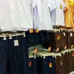 Toko-yang-menjual-seragam-sekolah-SD-dan-SMP-(Dok.-Kompas)