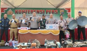 Wakapolda-Riau-Brigjen-Pol-Dr.-Hengki-Haryadi-saat-memimpin-press-release-di-Tepian-Narosa-Teluk-Kuantan-(Dok.-Riau-Aktual)