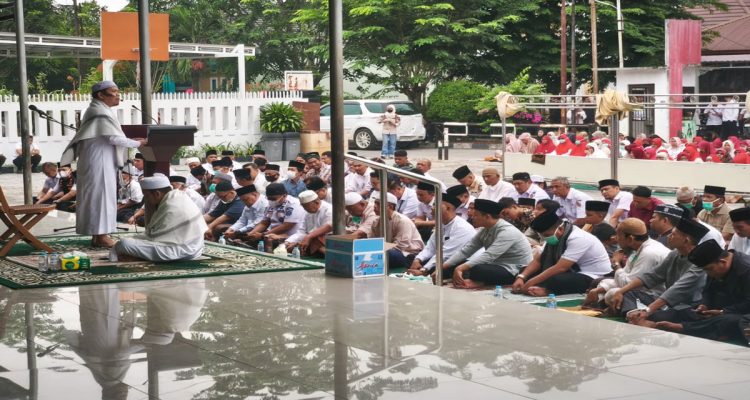 Wali-Kota-Pekanbaru,-Agung-Nugroho-melaksanakan-salat-Istisqa-bersama-warga.-(Dok.-Riau-Aktual)