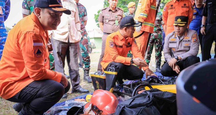 Wali-Kota-Pekanbaru,-Agung-Nugroho-mengecek-sarana-prasarana-pengendalian-kebakaran-lahan-(Dok.-Riau-Aktual)