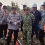 Bupati-Inhu-Ade-Agus-Hartanto-saat-meninjau-lokasi-karhutla-(Dok.-Riau-Aktual)