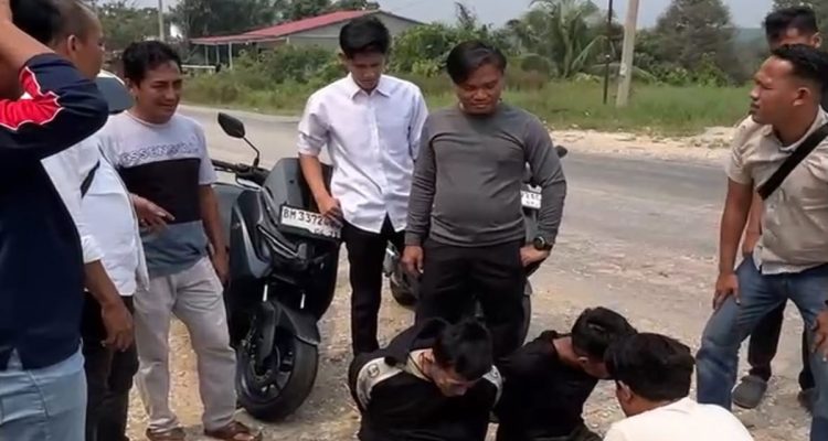 Dua-Pelaku-Sindikat-Jambret-Spesialis-Emas-Ditangkap-di-Siak.-(Dok.-Riau-Aktual)