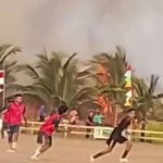 Karhutla-membara-dekat-lapangan,-warga-Tanjung-Gadai-tetap-asyik-main-bola.-(Dok.-Riau-Aktual)