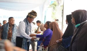 Menteri-Pertanian-RI,-Andi-Amran-Sulaiman,-meninjau-penyaluran-bantuan-pangan-komoditas-beras-(Dok.-Riau-Media-Center)