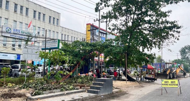 Proses-Pelabaran-Jalan-Tuanku-Tambusai.-(Dok.-Riau-Aktual)