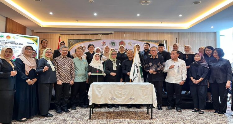 Resmi-Dilantik,-DPD-Perwatusi-DIY-Masa-Bakti-2026–2029-Siap-Perkuat-Sinergi-Mencegah-Osteoporosis-(Dok.-Riau-Aktual)