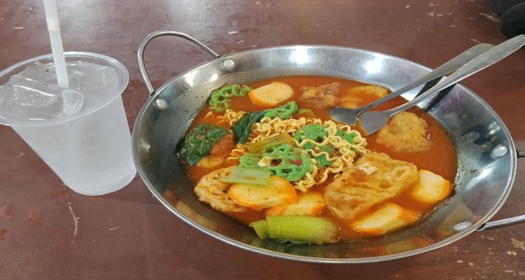 Seblak-Buk-Nur-yang-sudah-dikenal-warga-Pekanbaru