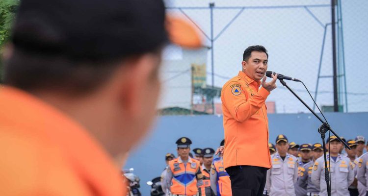 Sekretaris-Daerah-Kota-Pekanbaru,-Zulhelmi-Arifin-memimpin-apel-kesiapsiagaan-menghadapi-peralihan-cuaca-(Dok.-Riau-Aktual)