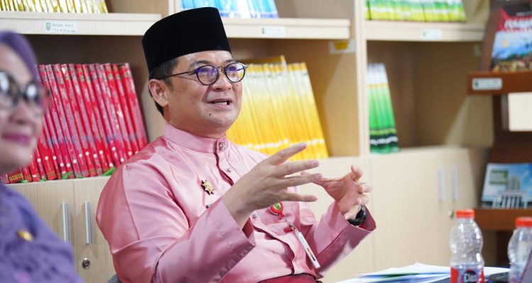 Sekretaris-Daerah-Provinsi-(Sekdaprov)-Riau-Syahrial-Abdi-(Dok.-Riau-Media-Center)
