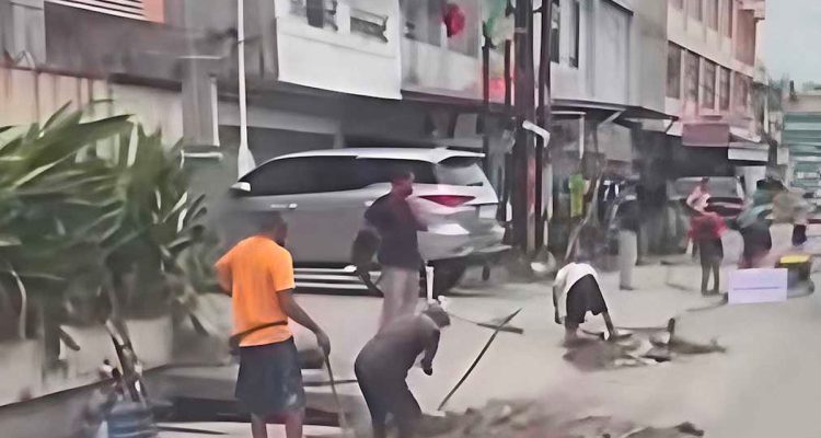 Tangkapan-layar-video-galian-yang-dilakukan-oleh-sejumlah-pekerja.-(Dok.-Riau-Aktual)