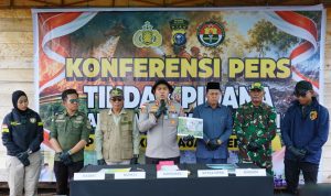 Tersangka-Karhutla-85-Hektare-di-Di-Meranti-Ditangkap,-Sempat-Ditegur-Kepala-Desa-(Dok.-Riau-Media-Center)