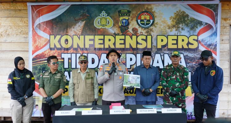 Tersangka-Karhutla-85-Hektare-di-Di-Meranti-Ditangkap,-Sempat-Ditegur-Kepala-Desa-(Dok.-Riau-Media-Center)