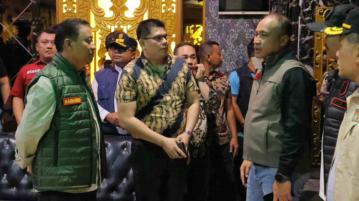 Wakil-Wali-Kota-Pekanbaru,-Markarius-Anwar-bersama-Tim-Yustisi-melakukan-pemeriksaan-aktivitas-di-salah-satu-tempat-hiburan-malam-beberapa-waktu-lalu.-(Dok.-Riau-Aktual)