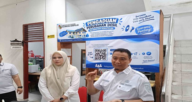 Wakil-Wali-Kota-Pekanbaru,-Markarius-Anwar-mengecek-posko-pengaduan-desil-di-Kantor-Kecamatan-Senapelan-(Dok.-Riau-Aktual)