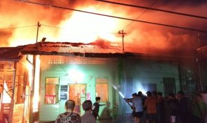 12-Rumah-dan-Satu-Klenteng-Terbakar-di-Bagansiapiapi-(Dok.-Cakaplah)