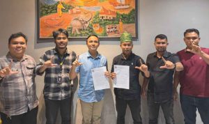 Aliansi-Pemuda-Senapelan-menyampaikan-permohonan-maaf-dan-mencabut-tudingan-dugaan-penyelenggaraan-pesta-LGBT-oleh-Laksamana-Muda.-(Dok.Cakaplah)