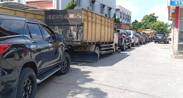 Antrean-Bio-Solar-di-SPBU-Pekanbaru-(Dok.-Tribun-Pekanbaru)