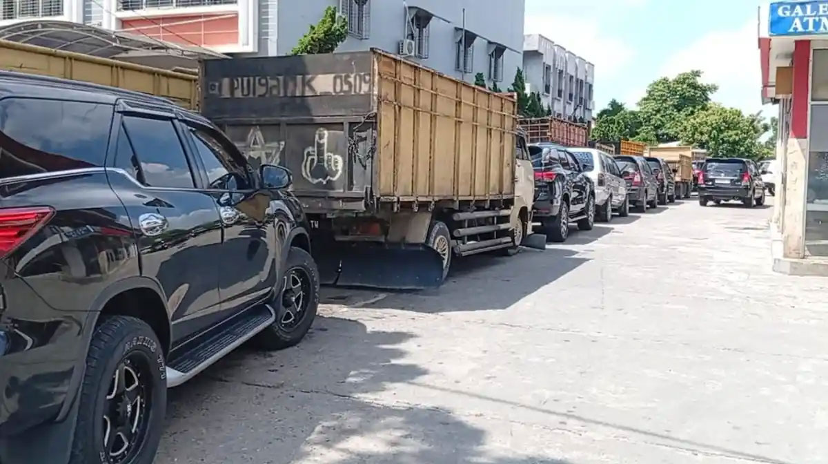 Antrean-Bio-Solar-di-SPBU-Pekanbaru-(Dok.-Tribun-Pekanbaru)