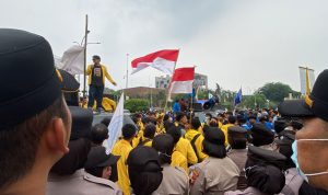 Demo-di-Kantor-Gubernur-Riau,-Mahasiswa-Unilak-Sampaikan-Kritik-Lewat-Puisi-(Dok.-Riau-Aktual)
