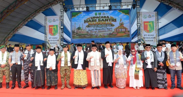 Hari-Santri-2026,-Sekda-Riau-Tekankan-Penguatan-Karakter-Generasi-Muda-(Dok.-Riau-Media-Center)