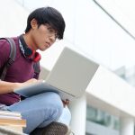 Ilustrasi-Mahasiswa-yang-Sedang-Mengerjakan-Tugas-(Dok.-Universitas-Multimedia-Nusantara)