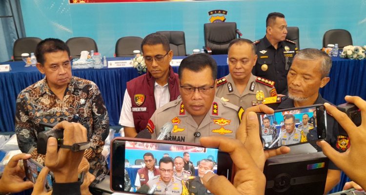 Kapolda-Riau,-Irjen-Pol-Arman-Achdiat.-(Dok.-Riau-Aktual)