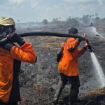Manggala-Agni-Berusaha-Memadamkan-Api-Karhutla-(Dok.-Riau-Media-Center)