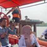 Para-Guru-Ketika-di-Evakuasi-Tim-Rescue-bersama-Tim-SAR.-(Dok.-Riau-Aktual)