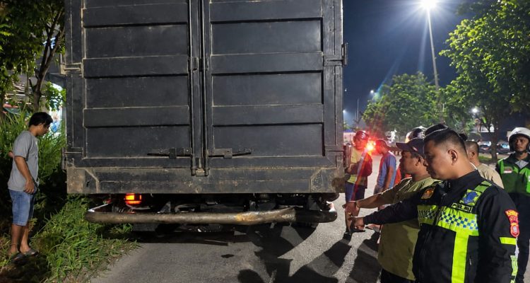 Pelajar-di-Pekanbaru-tewas-usai-tabrak-belakang-truk-yang-terparkir.-(Dok.-Riau-Aktual)