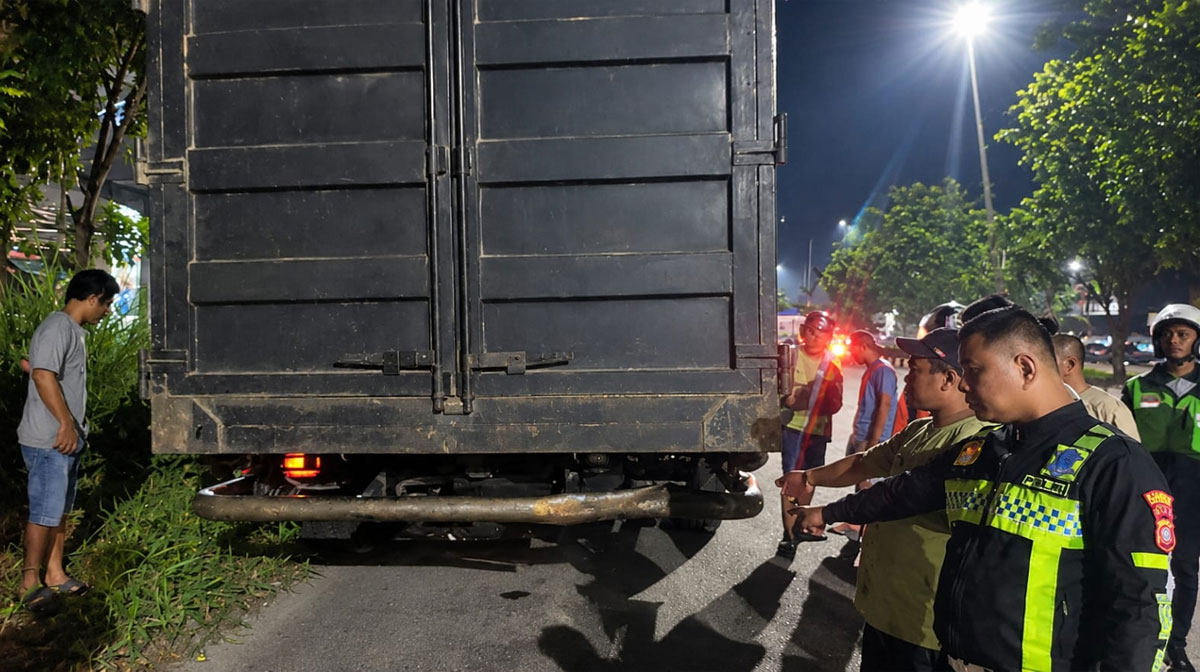 Pelajar-di-Pekanbaru-tewas-usai-tabrak-belakang-truk-yang-terparkir.-(Dok.-Riau-Aktual)