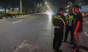 Polisi-saat-melakukan-oleh-tkp-di-lokasi-kejadian-Jalan-Sudirman,-Pekanbaru.-(Dok.-Riau-Aktual)