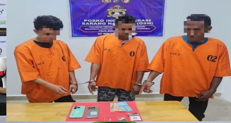 Razia-Penginapan-di-Dumai,-Tiga-Orang-Diamankan-Bersama-Barang-Bukti-Narkotika-(Dok.-Riau-Aktual)