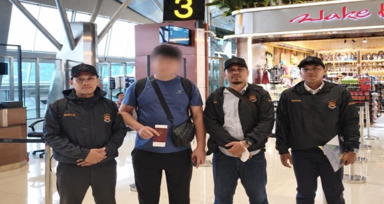 Salahgunakan Izin Tinggal, Imigrasi Kepulauan Meranti Deportasi WN Tiongkok (Dok. Riau Aktual)