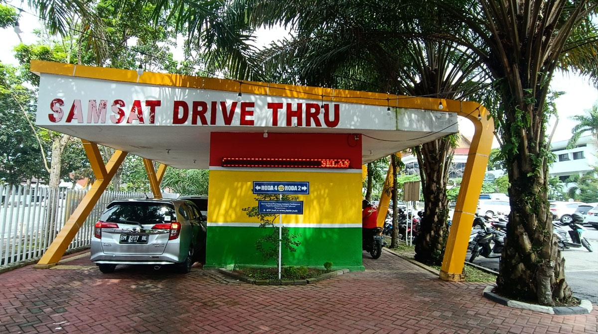 Samsat-Drive-Thru-(Dok.-Riau-Media-Center)