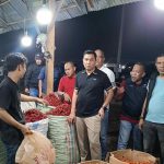 TPID-Pekanbaru-yang-dipimpin-Sekda-Pekanbaru,-Zulhelmi-Arifin-turun-langsung-mengecek-harga-dan-pasokan-bahan-pokok-di-Pasar-Induk-(Dok.-Riau-Aktual)