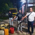 Truk-dan-14-Jeriken-Solar-Subsidi-Diamankan-Polisi-di-Garuda-Sakti-Kampar-(Dok.-Riau-Aktual)