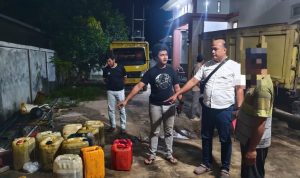 Truk-dan-14-Jeriken-Solar-Subsidi-Diamankan-Polisi-di-Garuda-Sakti-Kampar-(Dok.-Riau-Aktual)