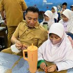 Wakil-Wali-Kota-Pekanbaru,-Markarius-Anwar-meninjau-pembelajaran-tatap-muka-terbatas-di-salah-satu-sekolah-beberapa-waktu.(Dok.-Riau-Aktual)