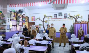 Wakil-Wali-Kota-Pekanbaru-Meninjau-Belajar-Tatap-Muka-(Dok.-Riau-Aktual)
